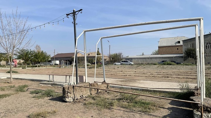 Տերյան փողոցի այգում կառուցվում է մինի ֆուտբոլի դաշտ