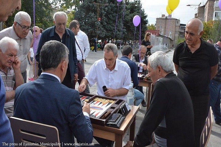 BACKGAMMON AND CHESS DEMONSTRATIONS AT THE ETERNAL FLAME MEMORIAL