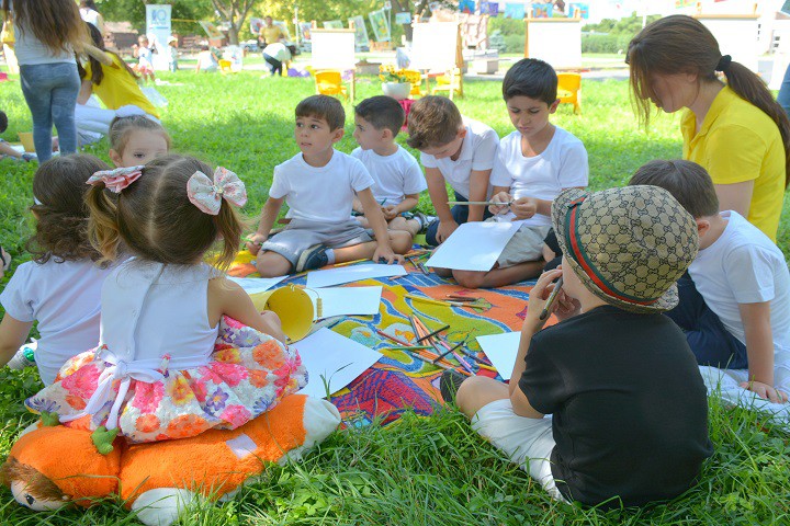 OUTDOORS EVENT ENTITLED ‘’SHADES OF KOMITAS MUSIC’’ IN THE PARK CLOSE TO THE MUNICIPALITY