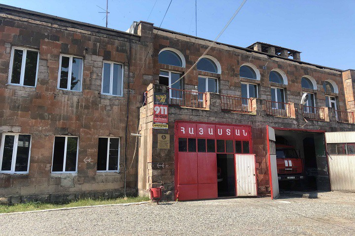 FRONT WINDOWS AND DOORS OF THE ADMINISTRATIVE BUILDING OF EJMIATSIN FIRE AND RESCUE TEAM HAVE BEEN REPLACED WITH THE SUPPORT OF THE MUNICIPALITY