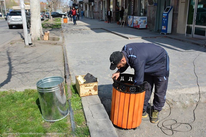 INSTALLATION OF NEW GARBAGE CANS IS IN PROCESS IN EJMIATSIN