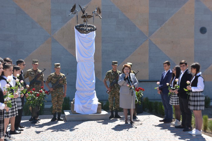 Մաքսիմ Գորկու անվան դպրոցում տեղի ունեցավ 44-օրյա պատերազմում հերոսների հիշատակին նվիրված հուշարձանի եւ դասասենյակ բացում