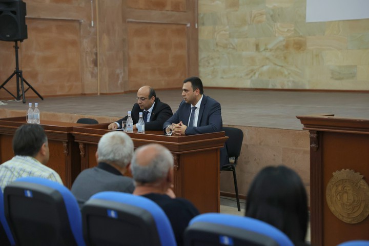 ՀՀ ԱԺ պատգամավոր Վահե Ղալումյանը եւ Արմավիրի մարզպետ Արգիշտի Մեխակյանը հանդիպում են ունեցել Վաղարշապատում