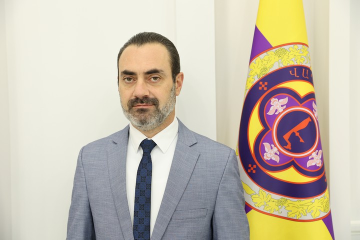 Վաղարշապատ համայնքի ղեկավարին փոխարինող, առաջին տեղակալ Արսեն Պետրոսյանի ուղերձը Սահմանադրության օրվա առթիվ