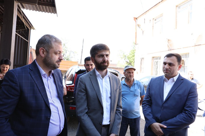 ՀՀ էկոնոմիկայի նախարար Գևորգ Պապոյանը, Արմավիրի մարզպետ Վահրամ Խաչատրյանը, նախարարի տեղակալ Արման Խոջոյանը և Վաղարշապատ համայնքի ղեկավարի պաշտոնակատար Արգիշտի Մեխակյանն այցելեցին Վաղարշապատ համայնքի «Ոստան գինու գործարան» ՍՊԸ։