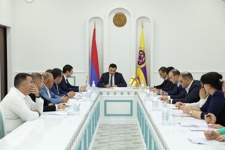 Այսօր Վաղարշապատի համայնքապետարանում կայացավ հերթական գործակարգավարական խորհրդակցությունը՝ համայնքի ղեկավարի պաշտոնակատար Արգիշտի Մեխակյանի գլխավորությամբ