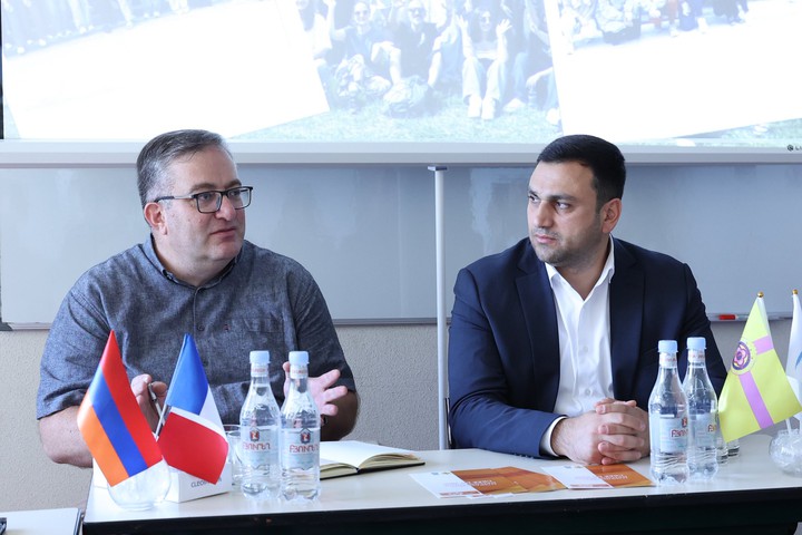 Այսօր Վաղարշապատ համայնքի ղեկավարի պաշտոնակատար Արգիշտի Մեխակյանը հանդիպում ունեցավ SPFA Էջմիածնի ֆրանսախոս ակումբի ներկայացուցիչների հետ