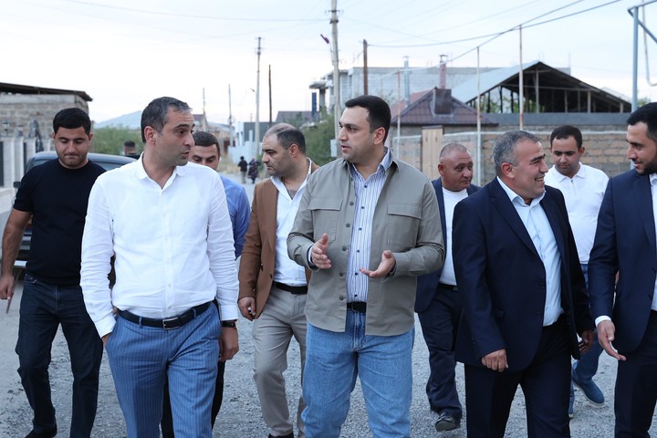 Վաղարշապատ համայնքի ղեկավարի պաշտոնակատար Արգիշտի Մեխակյանը շրջայց կատարեց Արամ Մանուկյան թաղամասում