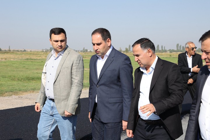 Այսօր ՀՀ տարածքային կառավարման և ենթակառուցվածքների նախարար Դավիթ Խուդաթյանը, Արմավիրի մարզպետ Վահրամ Խաչատրյանը և Վաղարշապատ համայնքի ղեկավարի պաշտոնակատար Արգիշտի Մեխակյանը շրջայց կատարեցին համայնքում՝ հետևելու Վաղարշապատի թիվ 6 մանկապարտեզի հիմնանորոգման աշխատանքներին։