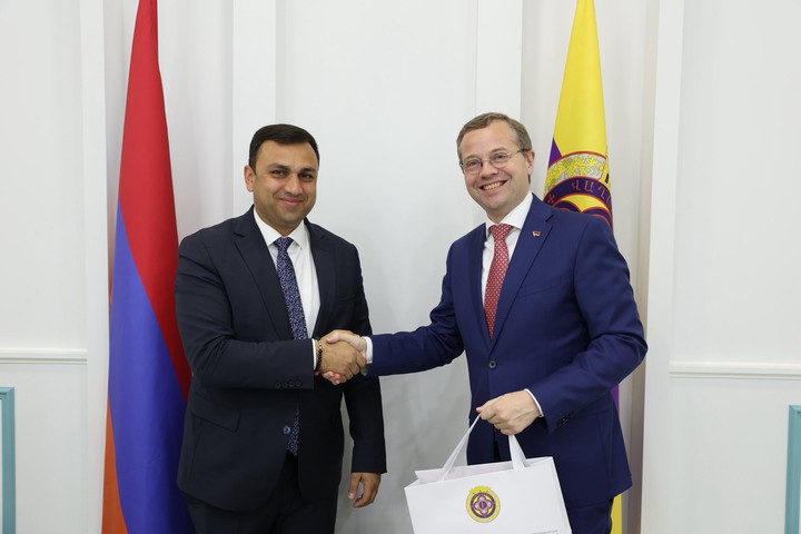 արշապատ համայնքի ղեկավարի պաշտոնակատար Արգիշտի Մեխակյանը հյուրընկալեց Նիդերլանդների Թագավորության քույր քաղաք Ալմելոյի պատվիրակությանը