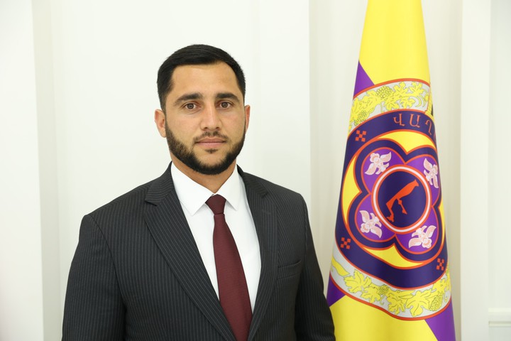 ՆԱՐԵԿ ԽԱՉԱՏՐՅԱՆ