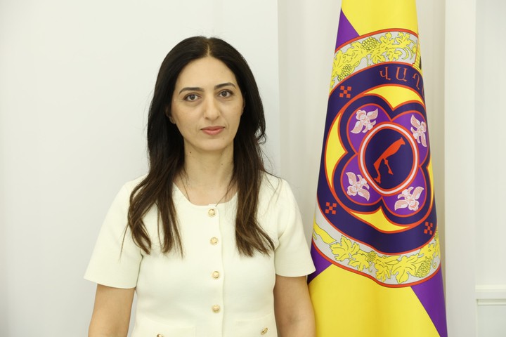 ՌԻՄԱ ԿԱՄԱՎՈՍՅԱՆ