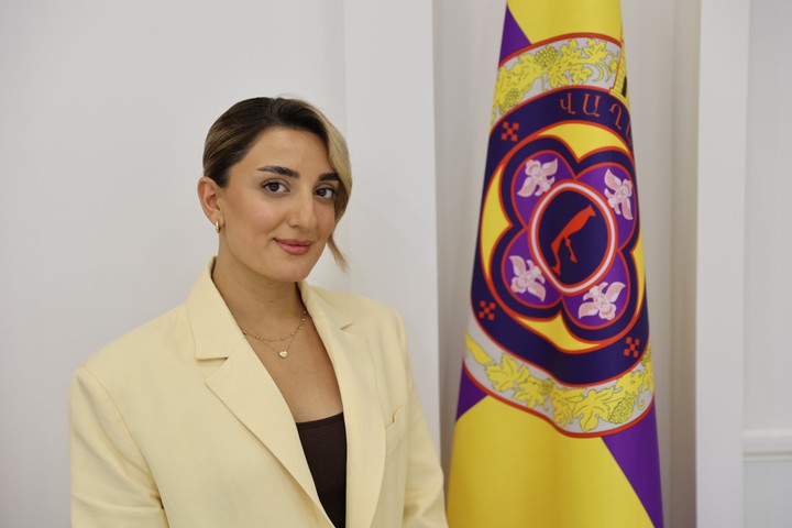 ՌՈԶԱ ԿԱՐԱՊԵՏՅԱՆ