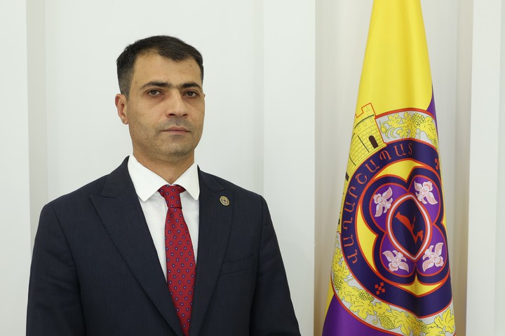 ԷԴՎԱՐԴ ԱՓՈՅԱՆ