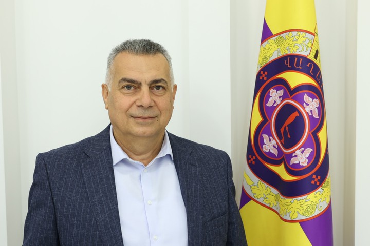 ՎԱՐԱԶԴԱՏ ԱՆՏՈՆՅԱՆ