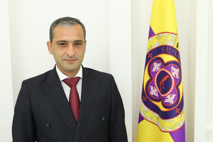 ՄՀԵՐ ՄԿՐՏՉՅԱՆ