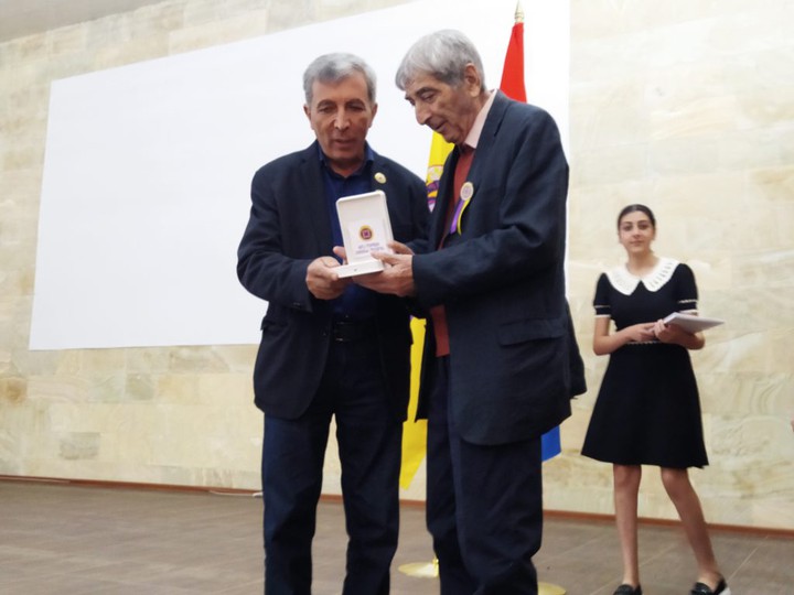 ՌՈԲԵՐՏ ԱՅՎԱԶՅԱՆ